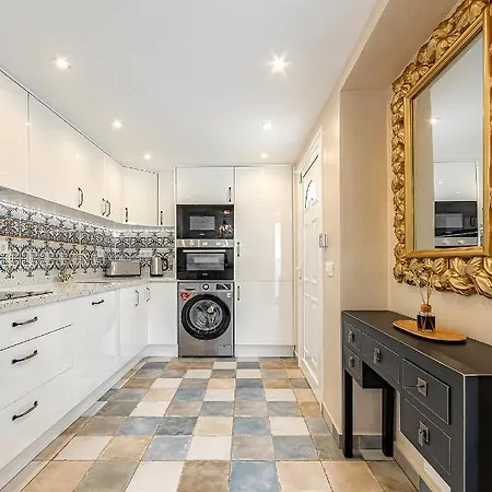 Luxury Two-bedroom Four Seasons Апартаменты