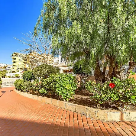 Luxury Two-bedroom Four Seasons Апартаменты Адехе